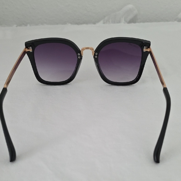 Black and Gold Women's Sunglasses - Picture 5 of 6